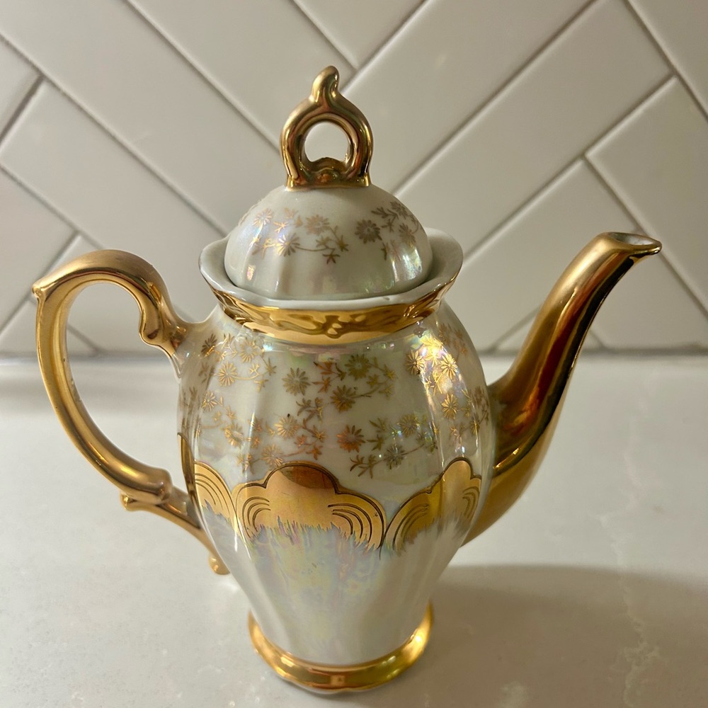 Elegant Gold-Trim Porcelain Tea Set - 3-Piece Coffee/Tea Service - Picture 5 of 16